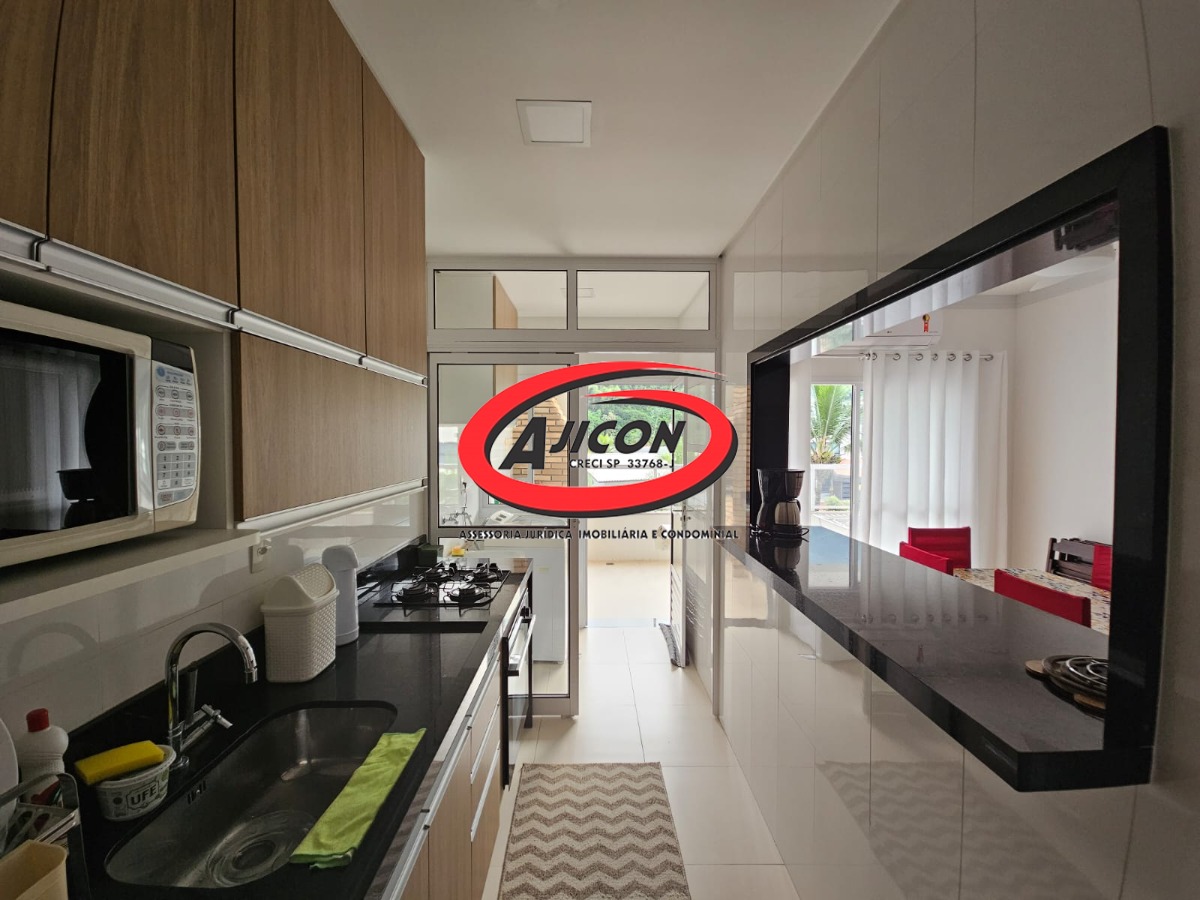 Apartamento Mobiliado com Sacada Gourmet na Praia das Toninhas, em Ubatuba/SP