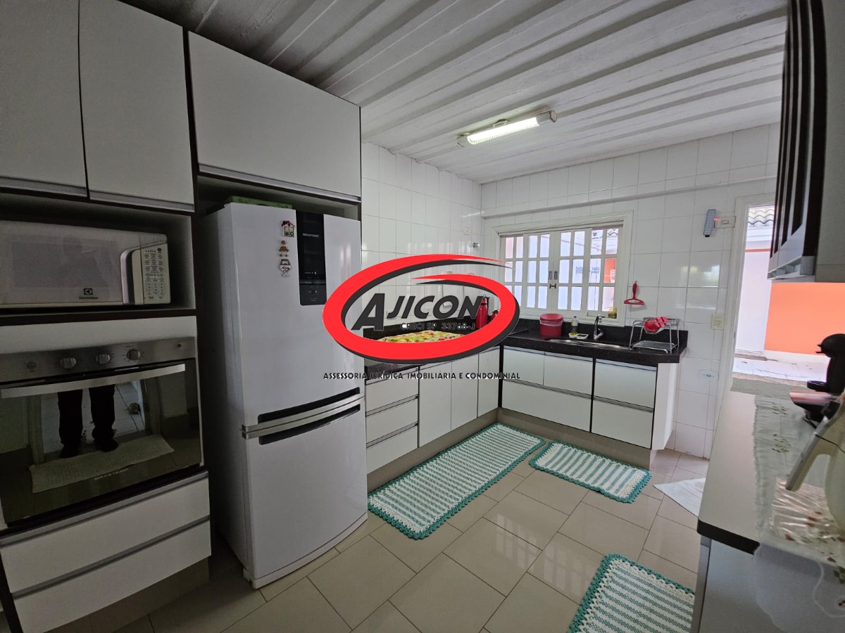 Casa Pé na Areia com 05 Suítes + Edícula e Área Gourmet no Bairro Lagoinha, em Ubatuba/SP