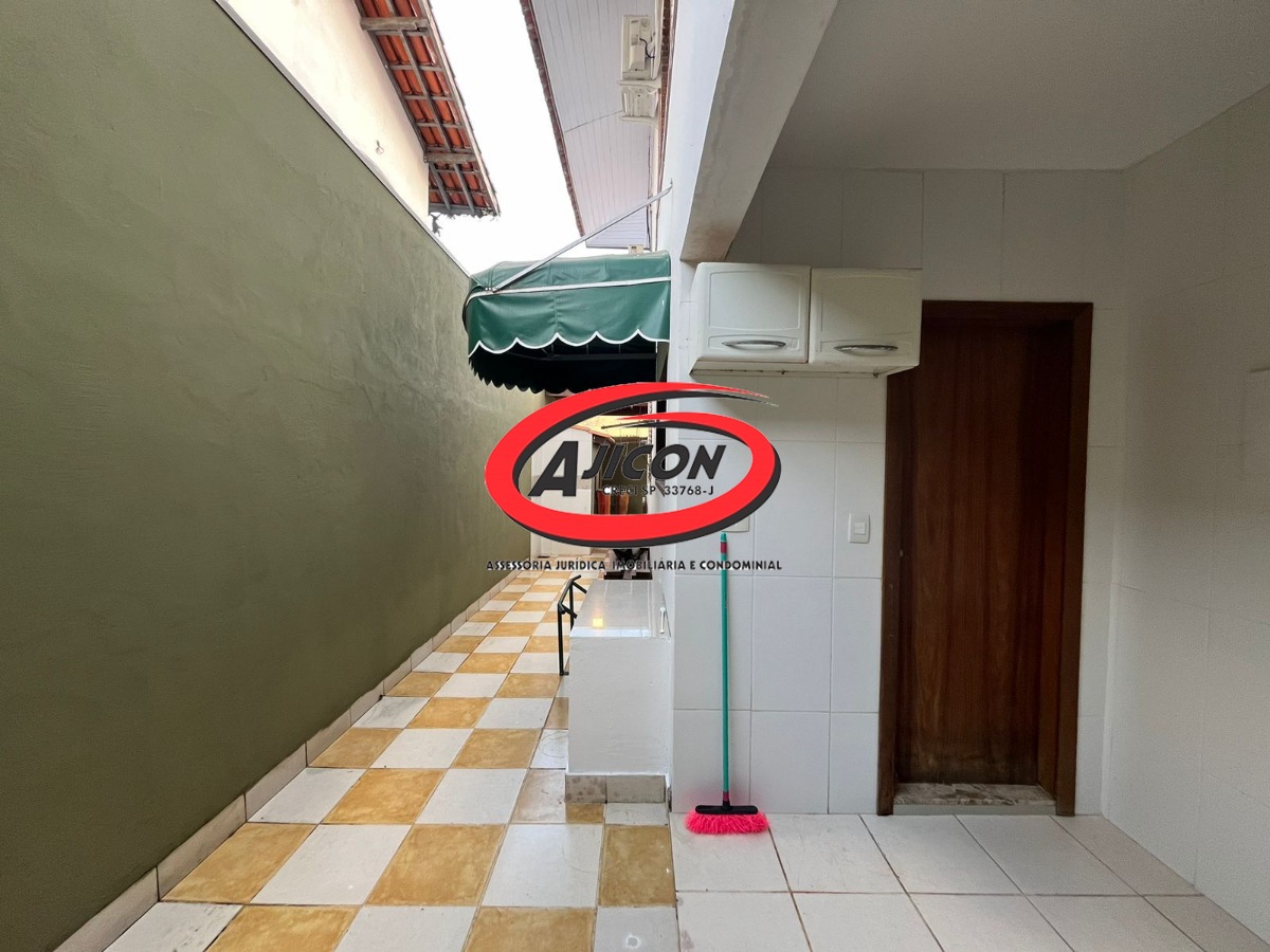 Casa do tipo Sobrado, com 03 Dormitórios, Sendo 01 Suíte, no Bairro Silop em Ubatuba/SP