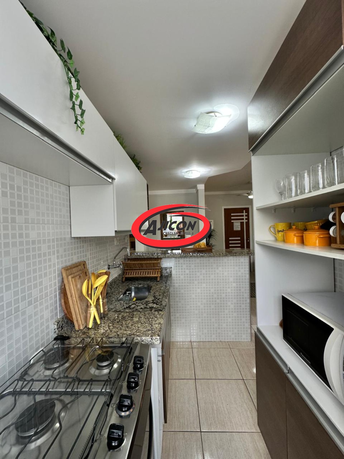 Apartamento Mobiliado com 02 Dormitórios + Varanda Gourmet no Itaguá, em Ubatuba/SP