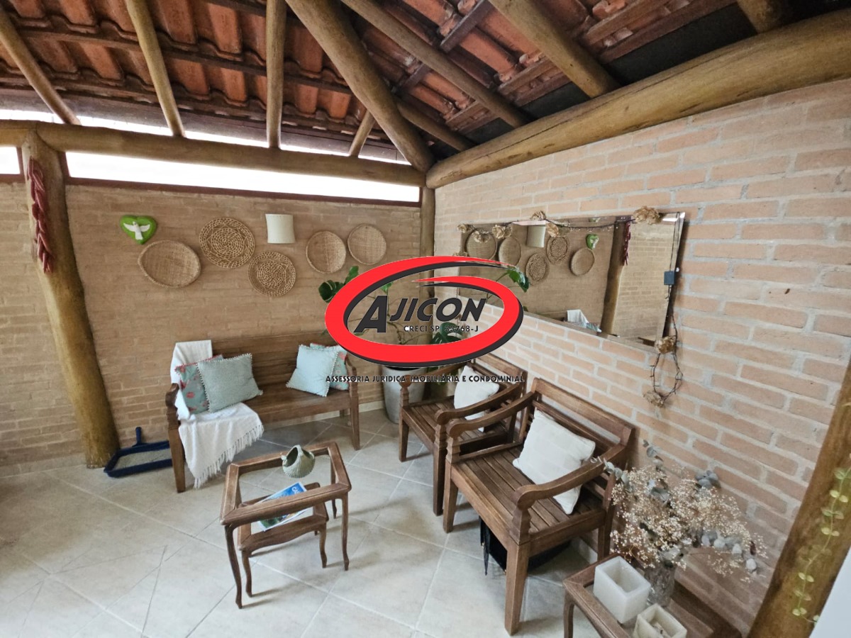 Apartamento Térreo com 2 Dormitórios, Sendo 1 Suíte, no Centro de Ubatuba/SP