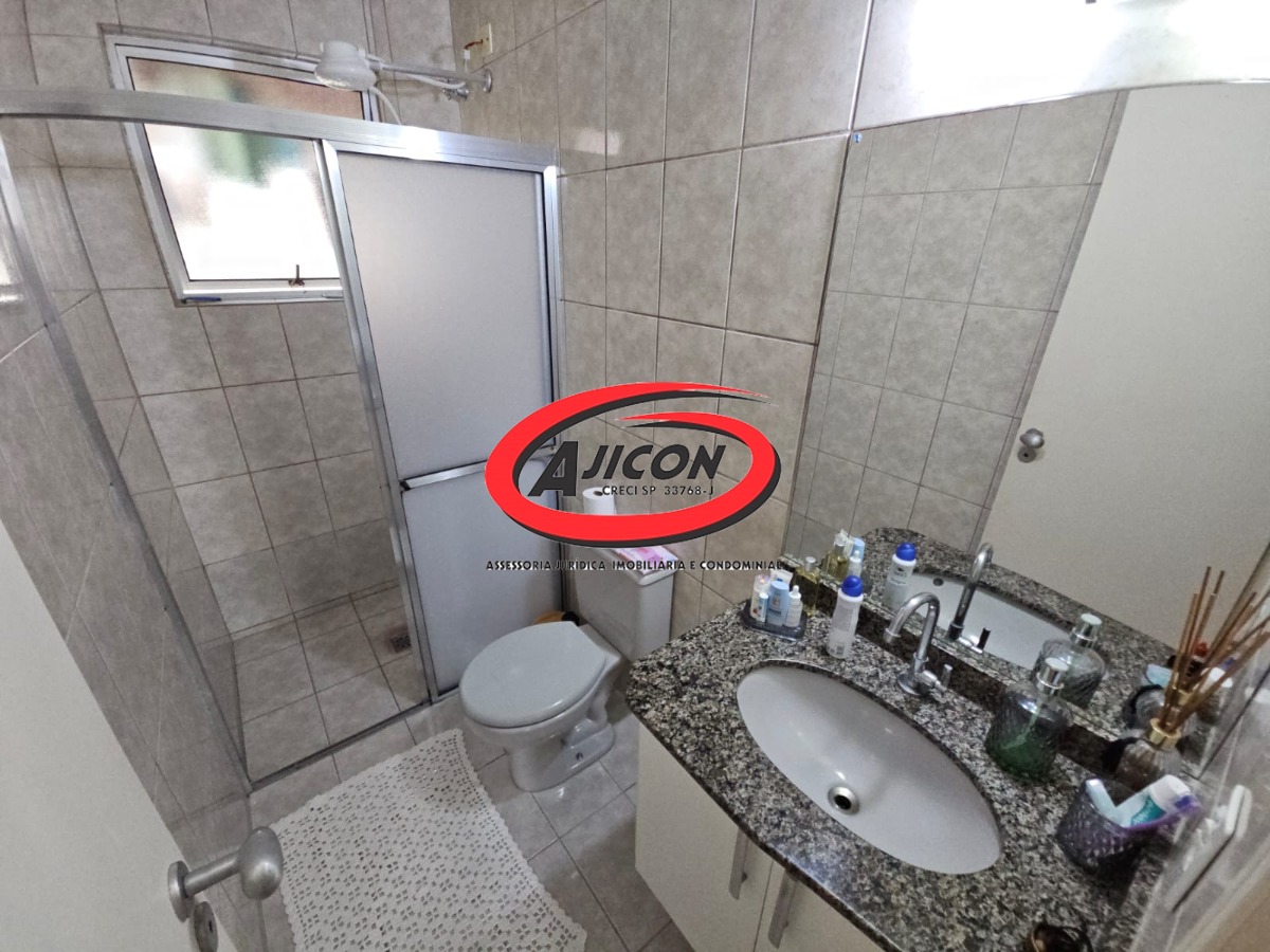 Apartamento Térreo com 2 Dormitórios, Sendo 1 Suíte, no Centro de Ubatuba/SP