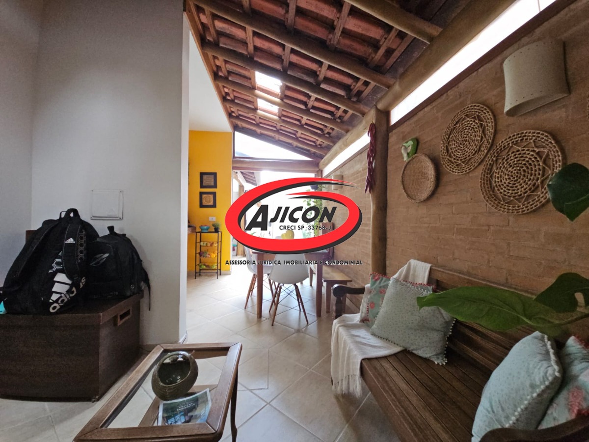 Apartamento Térreo com 2 Dormitórios, Sendo 1 Suíte, no Centro de Ubatuba/SP