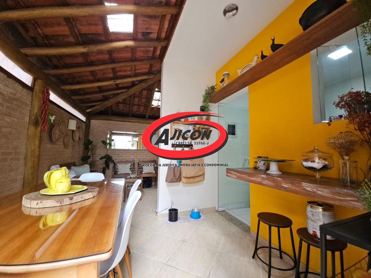 Apartamento Térreo com 2 Dormitórios, Sendo 1 Suíte, no Centro de Ubatuba/SP