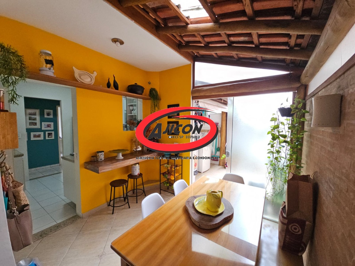 Apartamento Térreo com 2 Dormitórios, Sendo 1 Suíte, no Centro de Ubatuba/SP