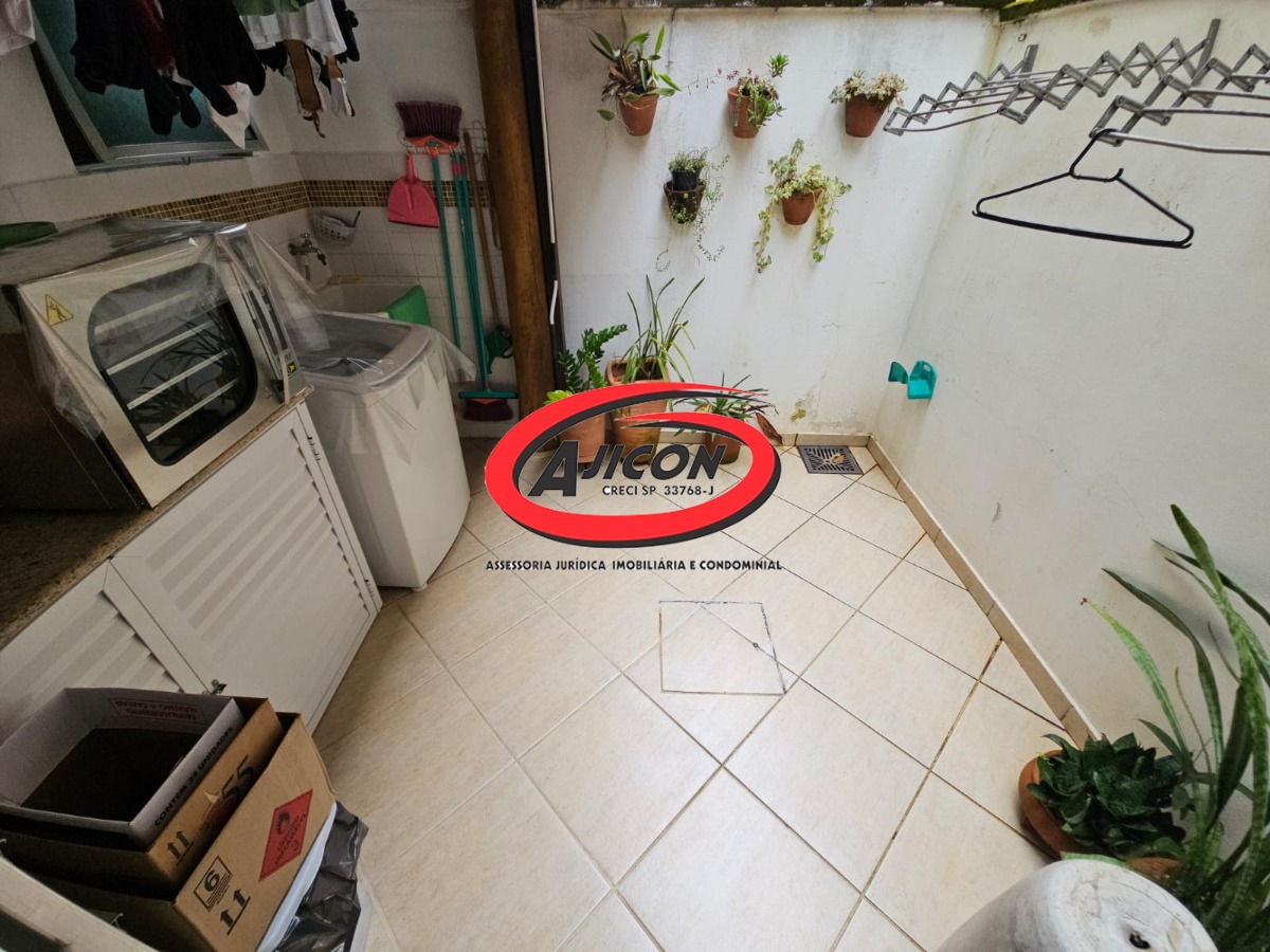 Apartamento Térreo com 2 Dormitórios, Sendo 1 Suíte, no Centro de Ubatuba/SP