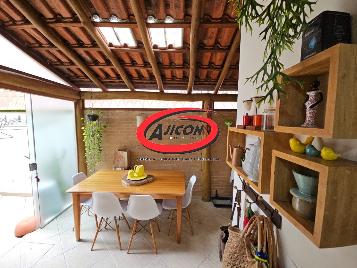 Apartamento Térreo com 2 Dormitórios, Sendo 1 Suíte, no Centro de Ubatuba/SP