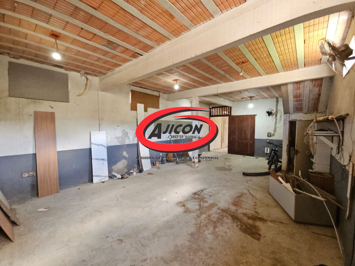 Casa c/ 02 Dormitórios, Sendo 1 Suíte + Galpão Embaixo no Bairro Taquaral, em Ubatuba/SP