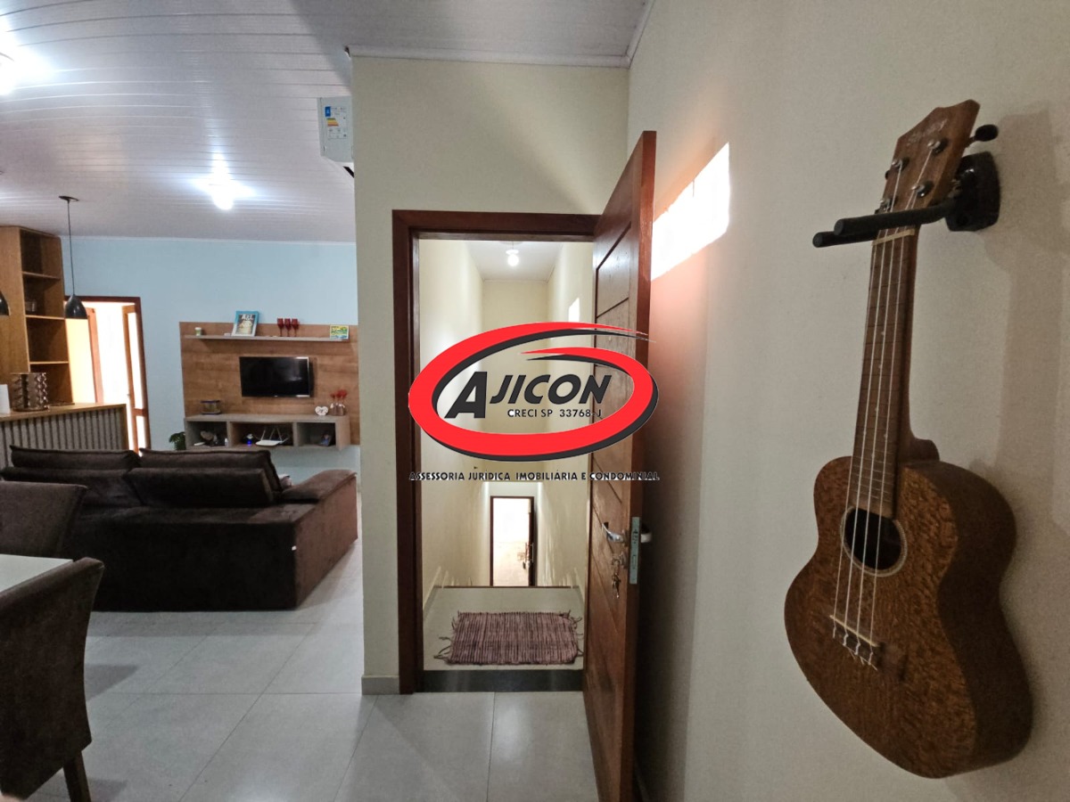 Casa c/ 02 Dormitórios, Sendo 1 Suíte + Galpão Embaixo no Bairro Taquaral, em Ubatuba/SP