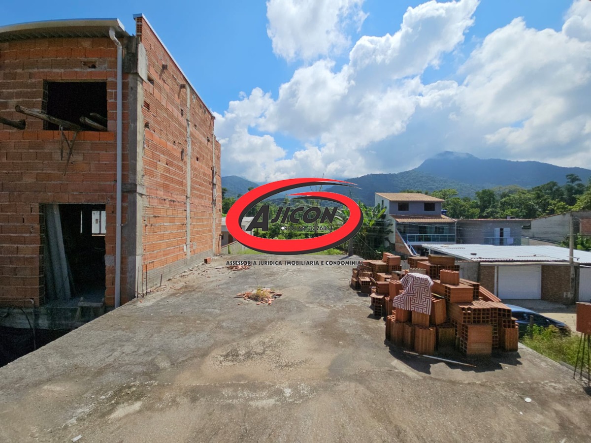 Casa c/ 02 Dormitórios, Sendo 1 Suíte + Galpão Embaixo no Bairro Taquaral, em Ubatuba/SP