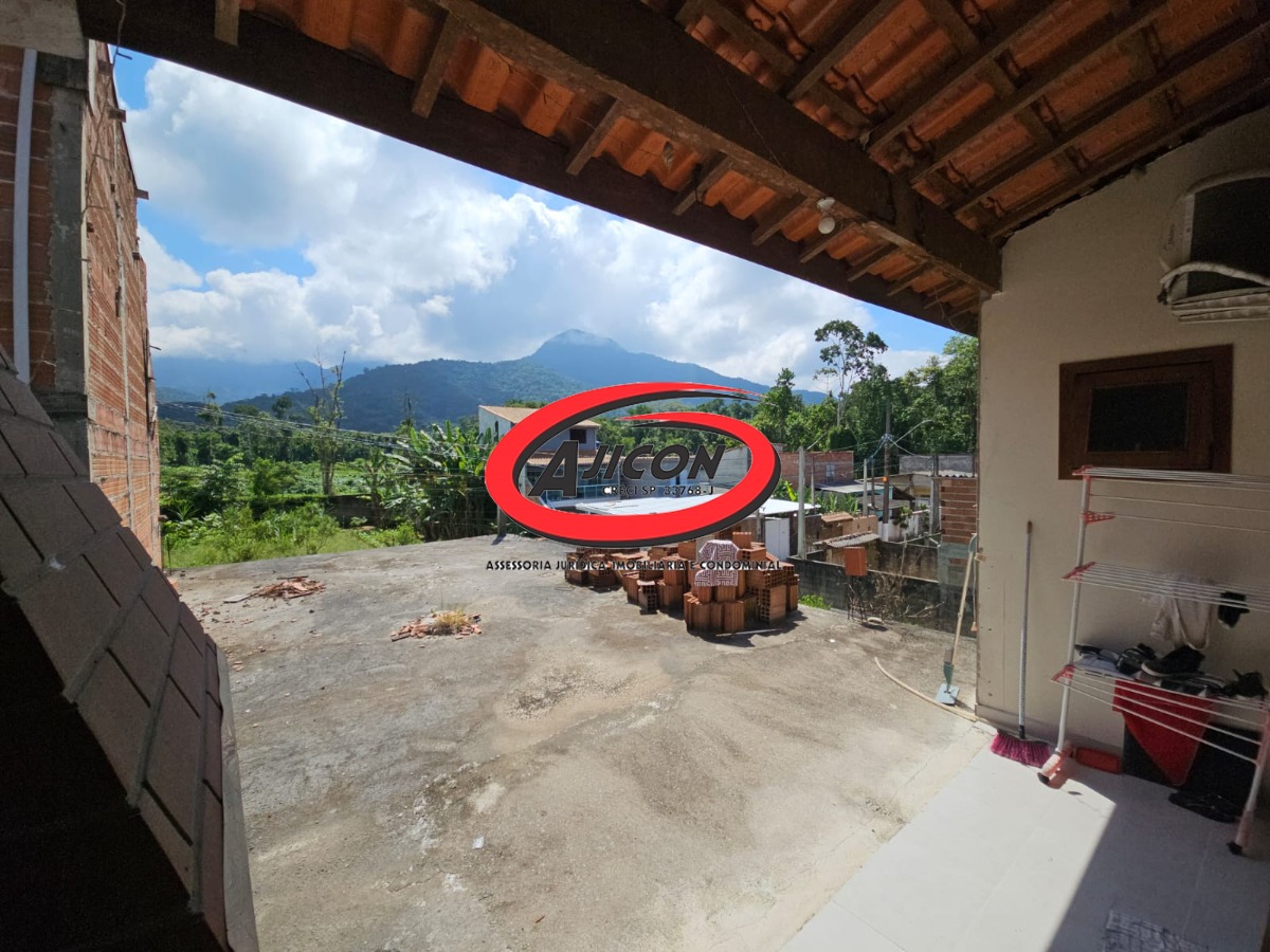 Casa c/ 02 Dormitórios, Sendo 1 Suíte + Galpão Embaixo no Bairro Taquaral, em Ubatuba/SP