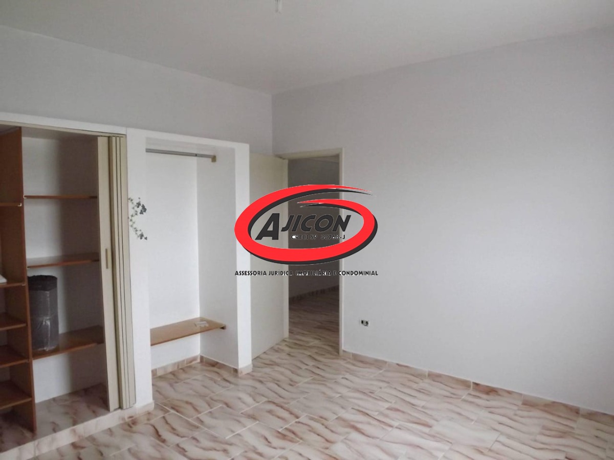 Casa Piso Superior + Quitinetes no Térreo à Venda no Bairro Silop, em Ubatuba/SP