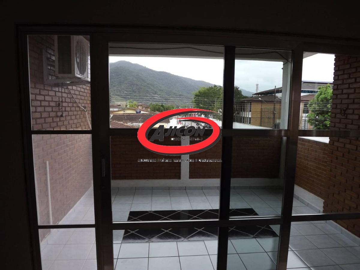 Casa Piso Superior + Quitinetes no Térreo à Venda no Bairro Silop, em Ubatuba/SP