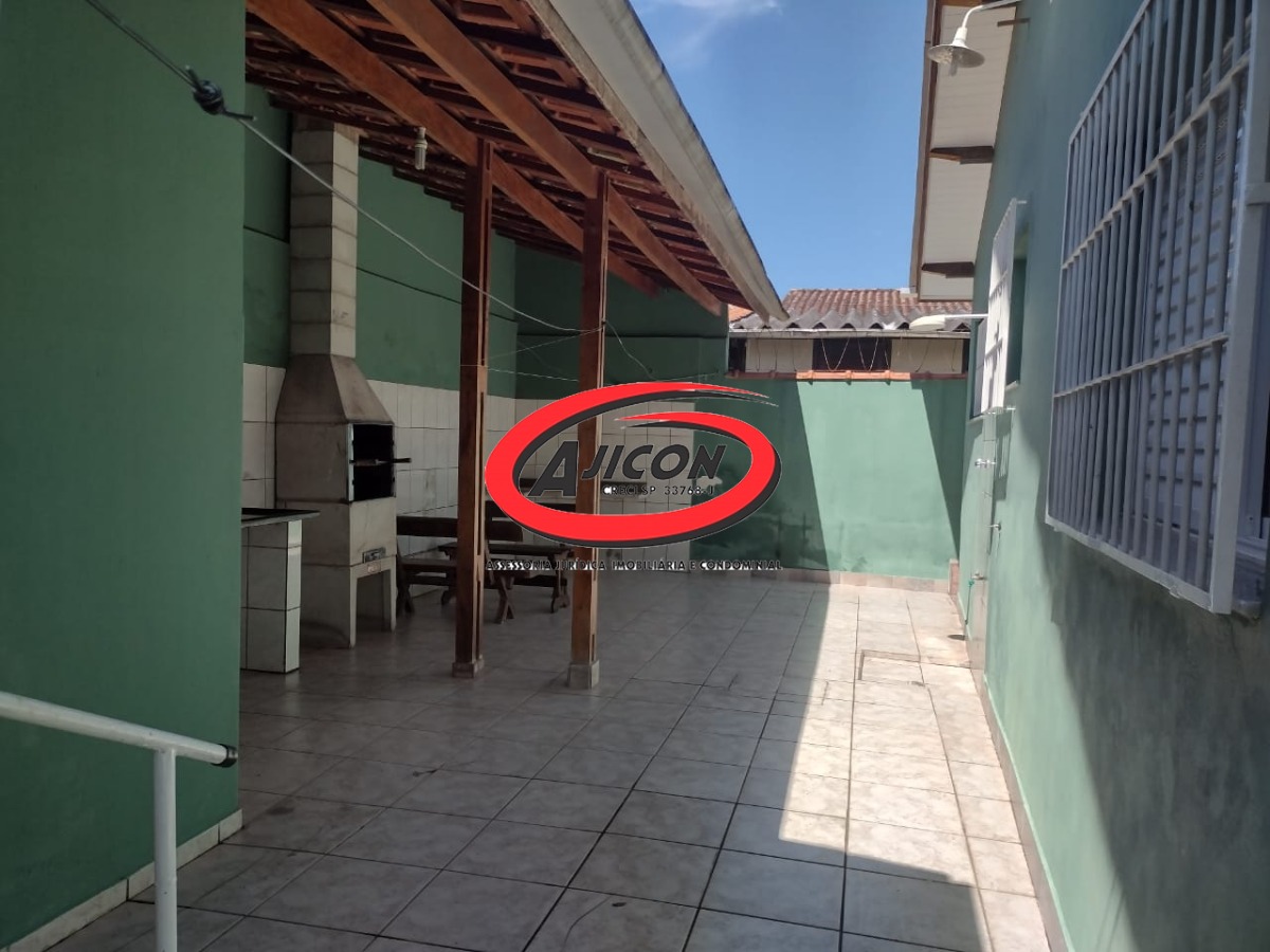 Casa Térrea com 3 Dormitórios e Área Gourmet no Bairro Sumaré em Caraguatatuba