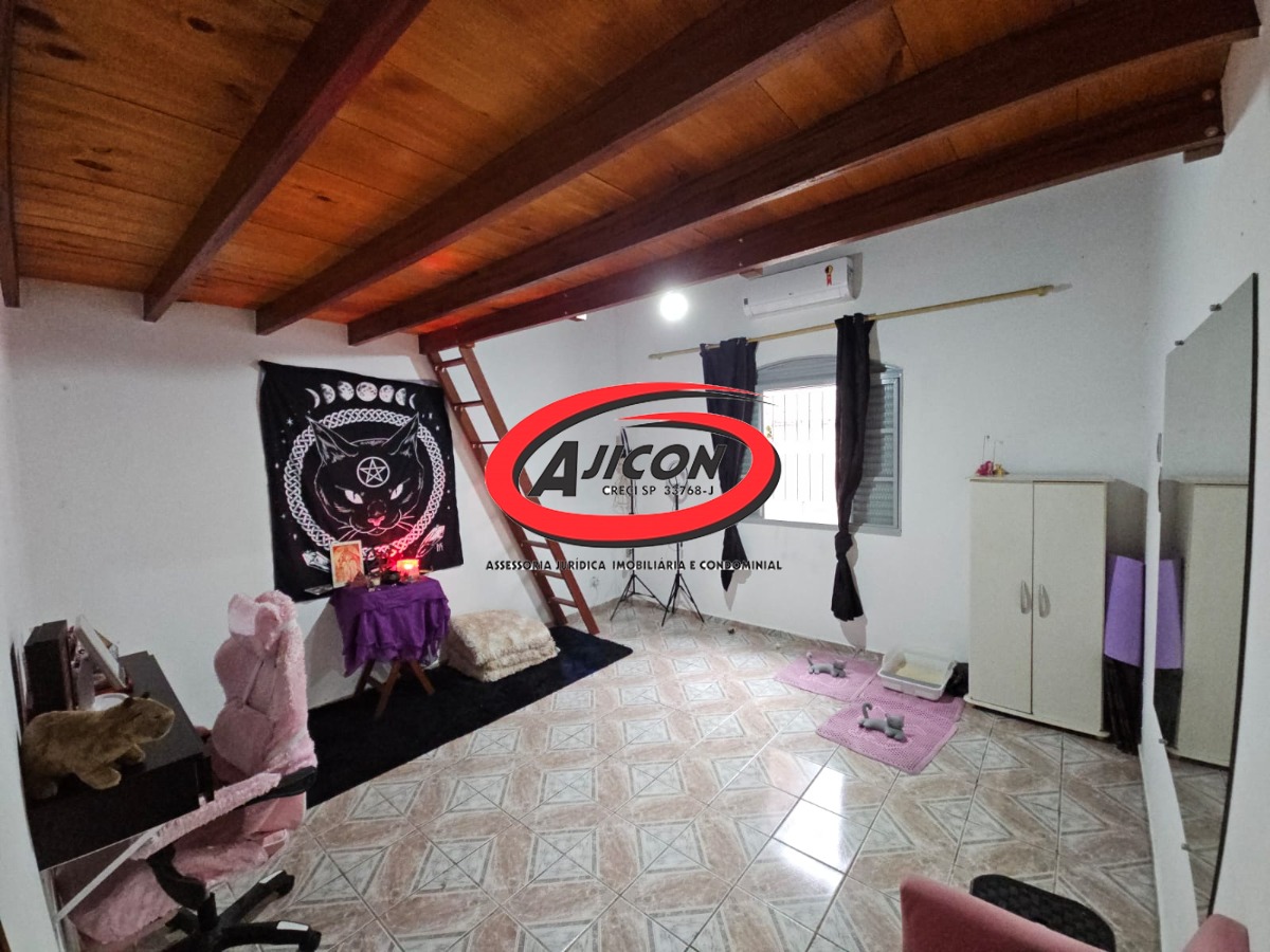Casa de 02 Dormitórios e Ótima Localização no Centro de Ubatuba/SP