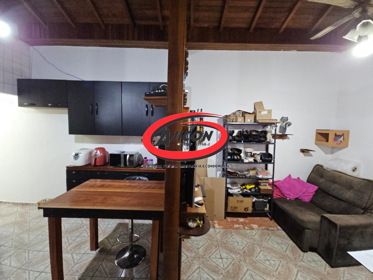 Casa de 02 Dormitórios e Ótima Localização no Centro de Ubatuba/SP