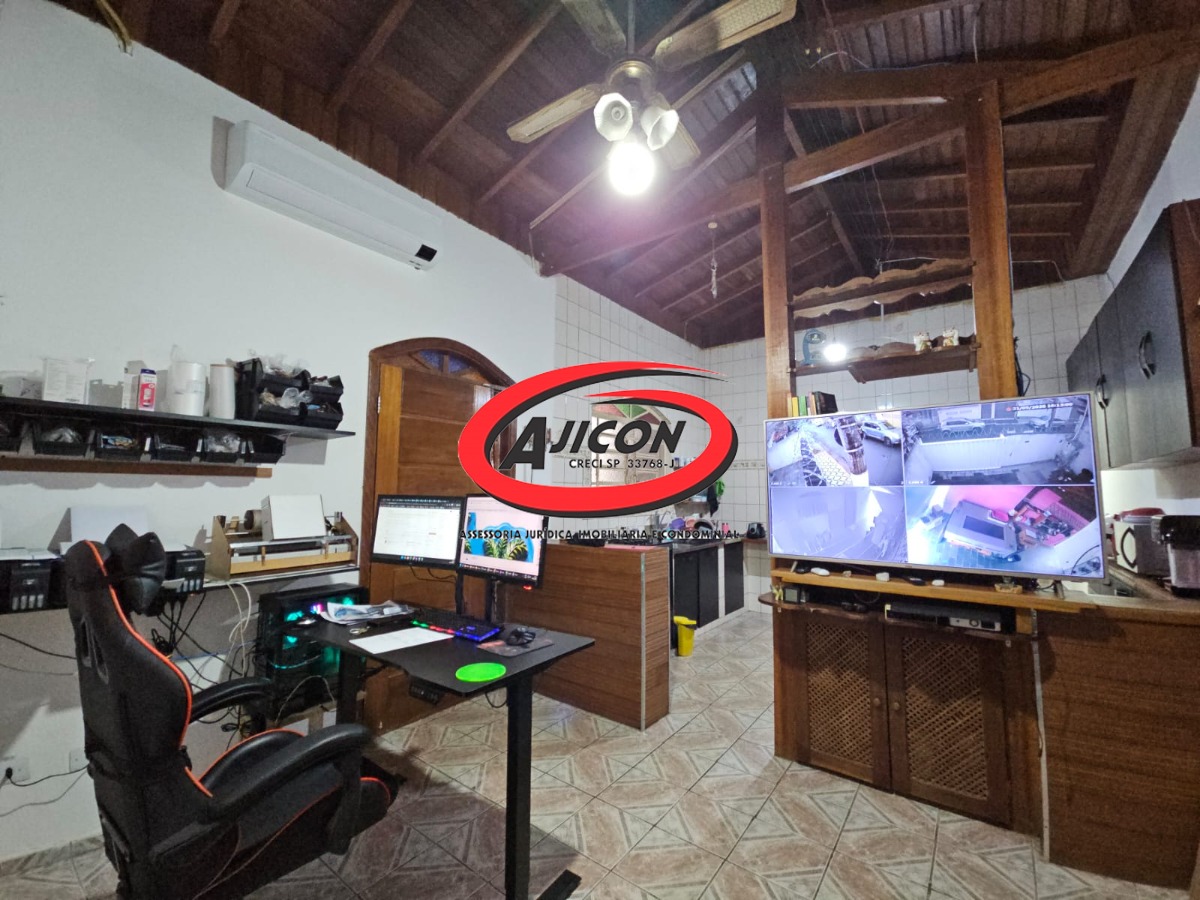 Casa de 02 Dormitórios e Ótima Localização no Centro de Ubatuba/SP