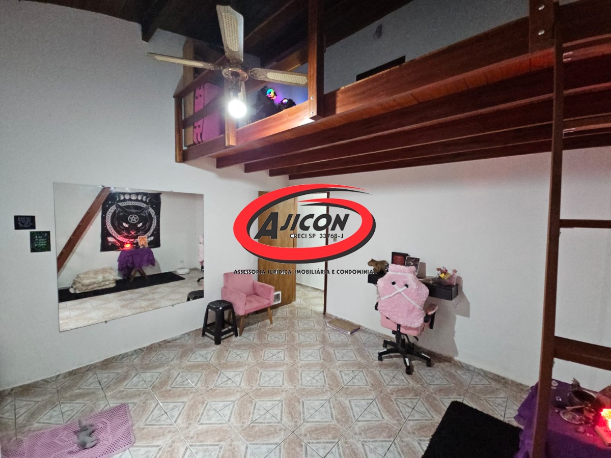 Casa de 02 Dormitórios e Ótima Localização no Centro de Ubatuba/SP