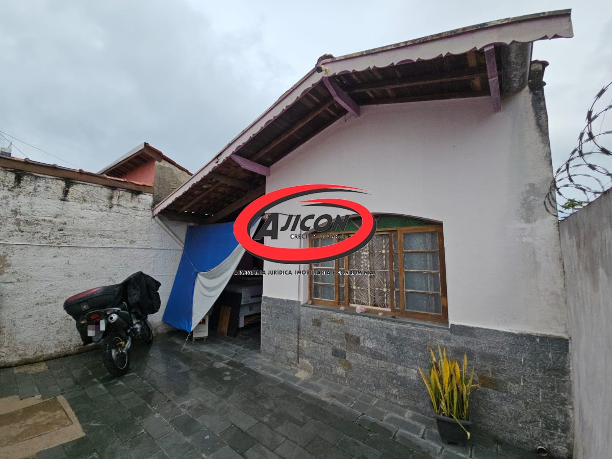 Casa de 02 Dormitórios e Ótima Localização no Centro de Ubatuba/SP
