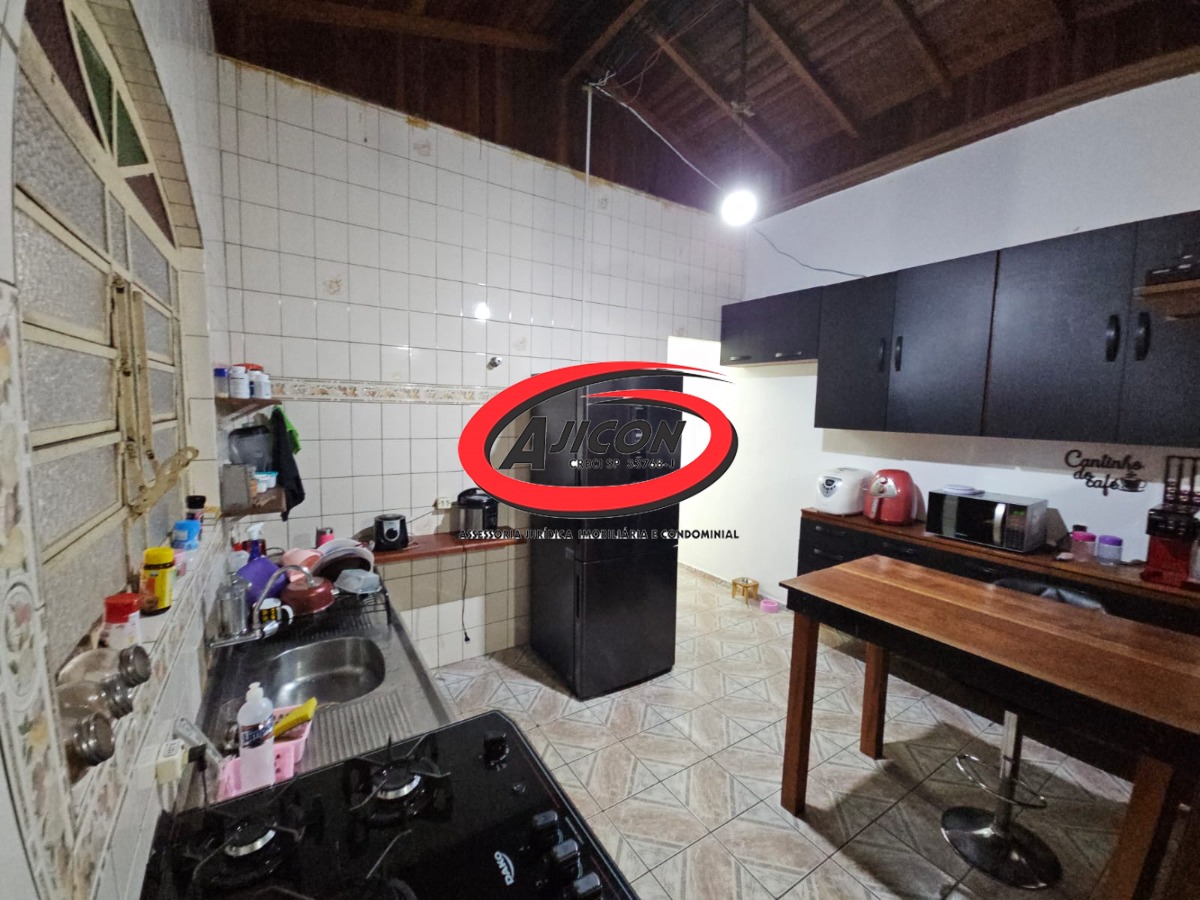 Casa de 02 Dormitórios e Ótima Localização no Centro de Ubatuba/SP