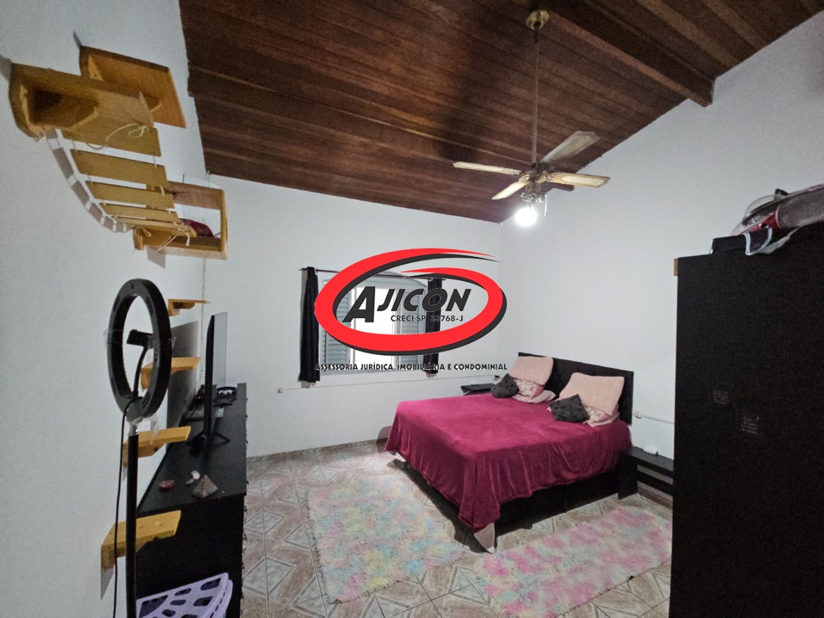 Casa de 02 Dormitórios e Ótima Localização no Centro de Ubatuba/SP