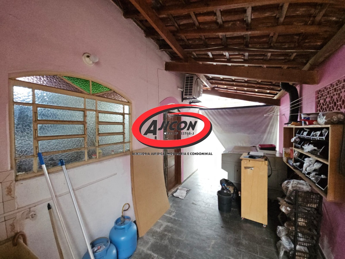 Casa de 02 Dormitórios e Ótima Localização no Centro de Ubatuba/SP