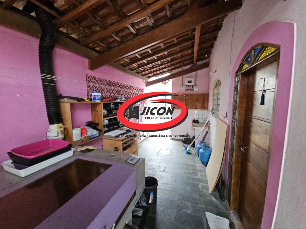 Casa de 02 Dormitórios e Ótima Localização no Centro de Ubatuba/SP