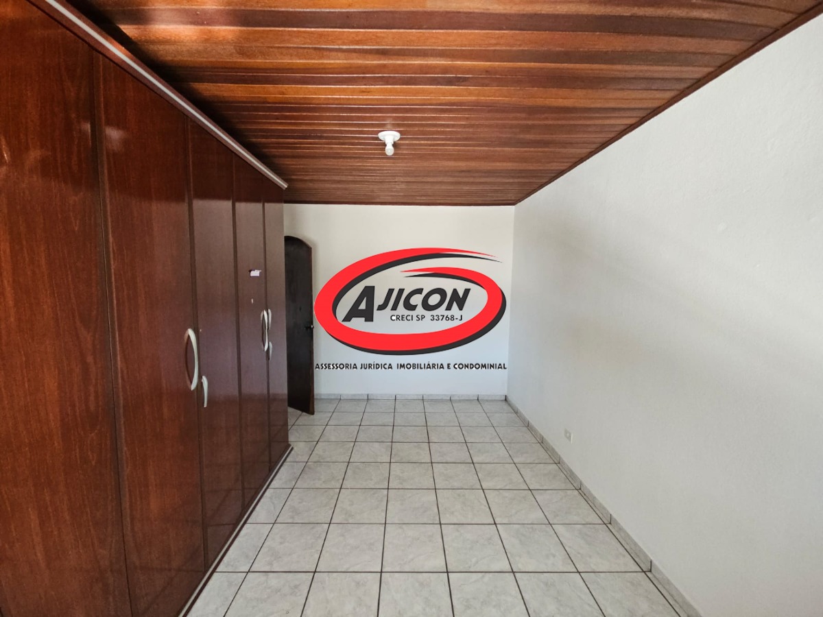 Sobrado com 2 Dormitórios e Área Gourmet para Locação Definitiva no Centro de Ubatuba/SP