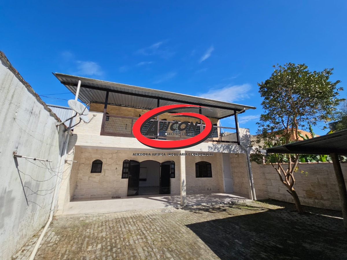 Sobrado com 2 Dormitórios e Área Gourmet para Locação Definitiva no Centro de Ubatuba/SP