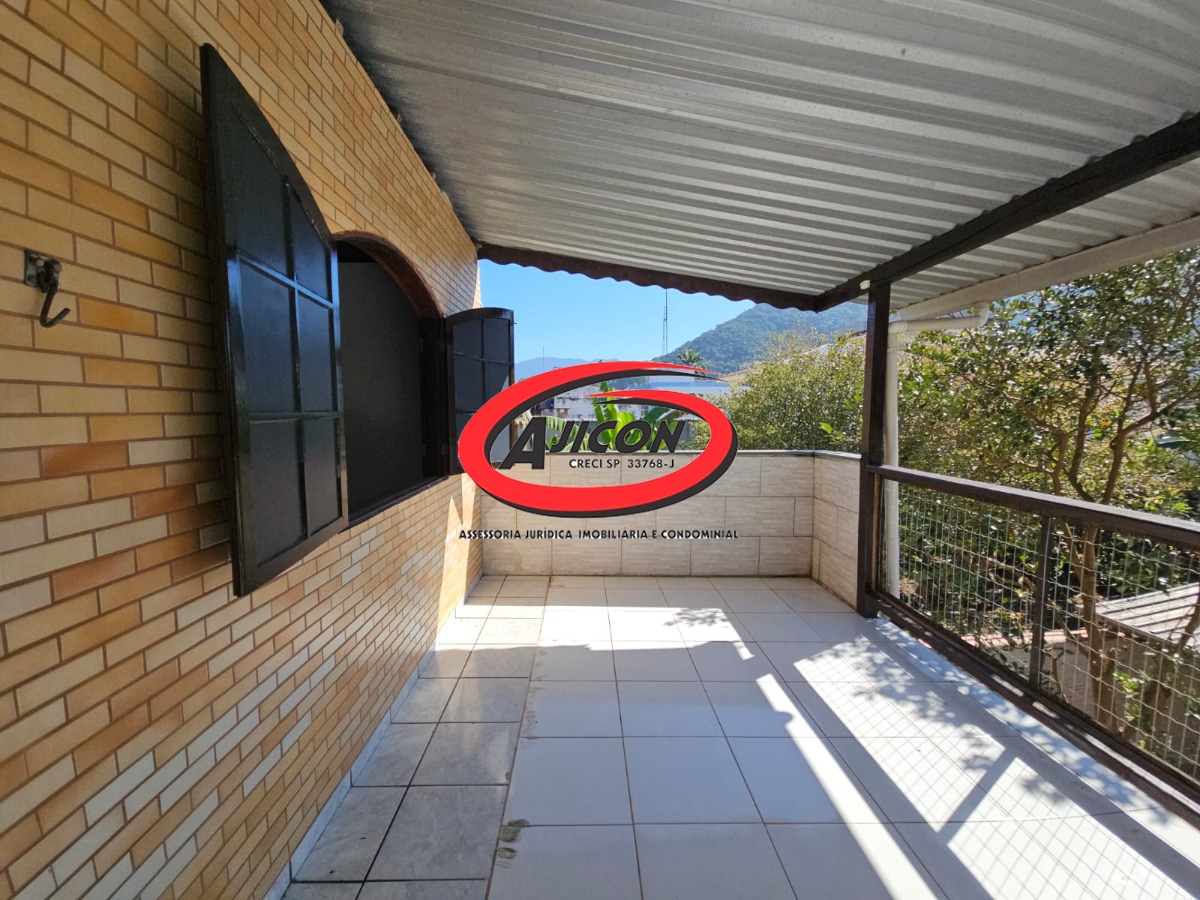 Sobrado com 2 Dormitórios e Área Gourmet para Locação Definitiva no Centro de Ubatuba/SP