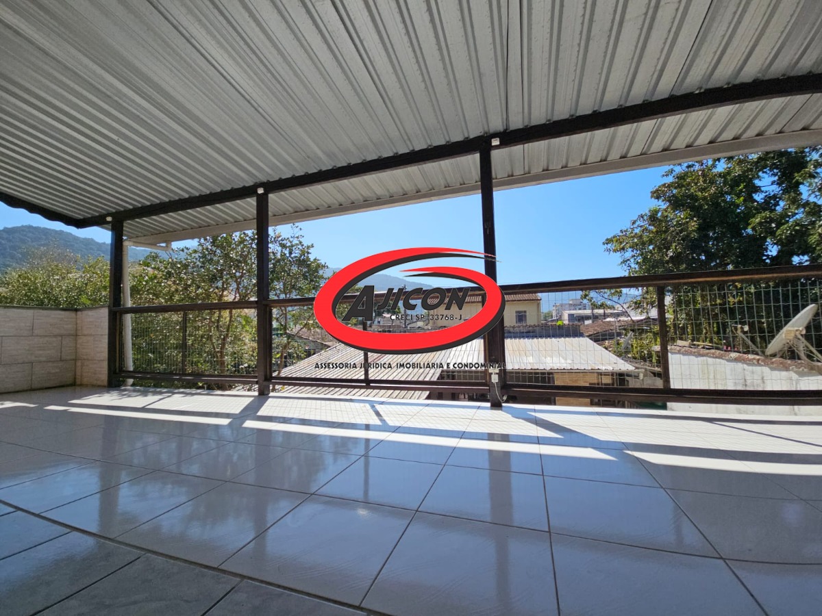 Sobrado com 2 Dormitórios e Área Gourmet para Locação Definitiva no Centro de Ubatuba/SP