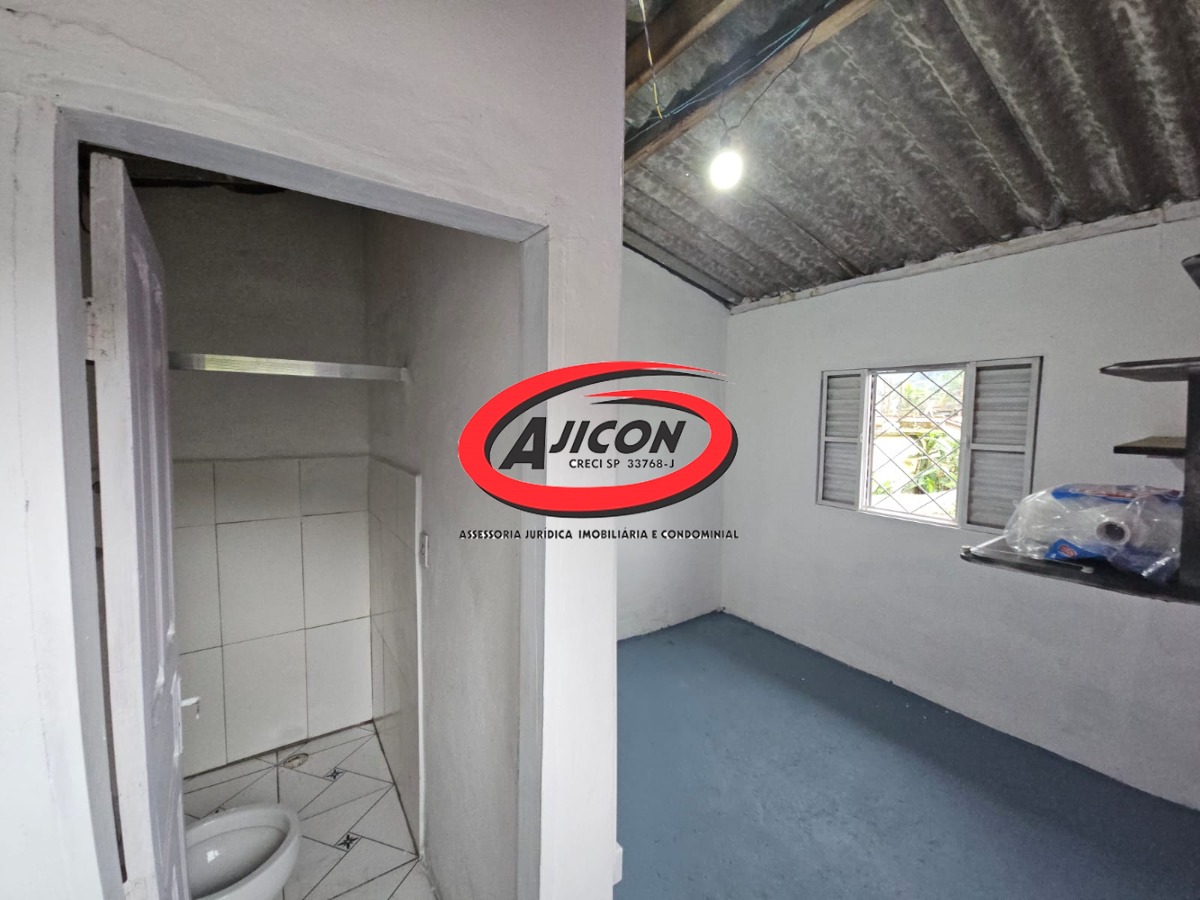 Casa com 04 Dormitórios, Churrasqueira e Espaçoso Quintal no Bairro Ipiranguinha em Ubatuba/SP