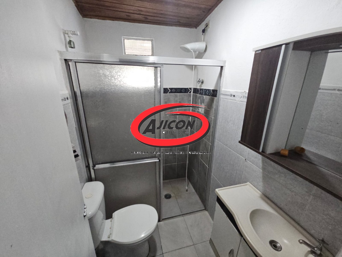 Casa com 04 Dormitórios, Churrasqueira e Espaçoso Quintal no Bairro Ipiranguinha em Ubatuba/SP