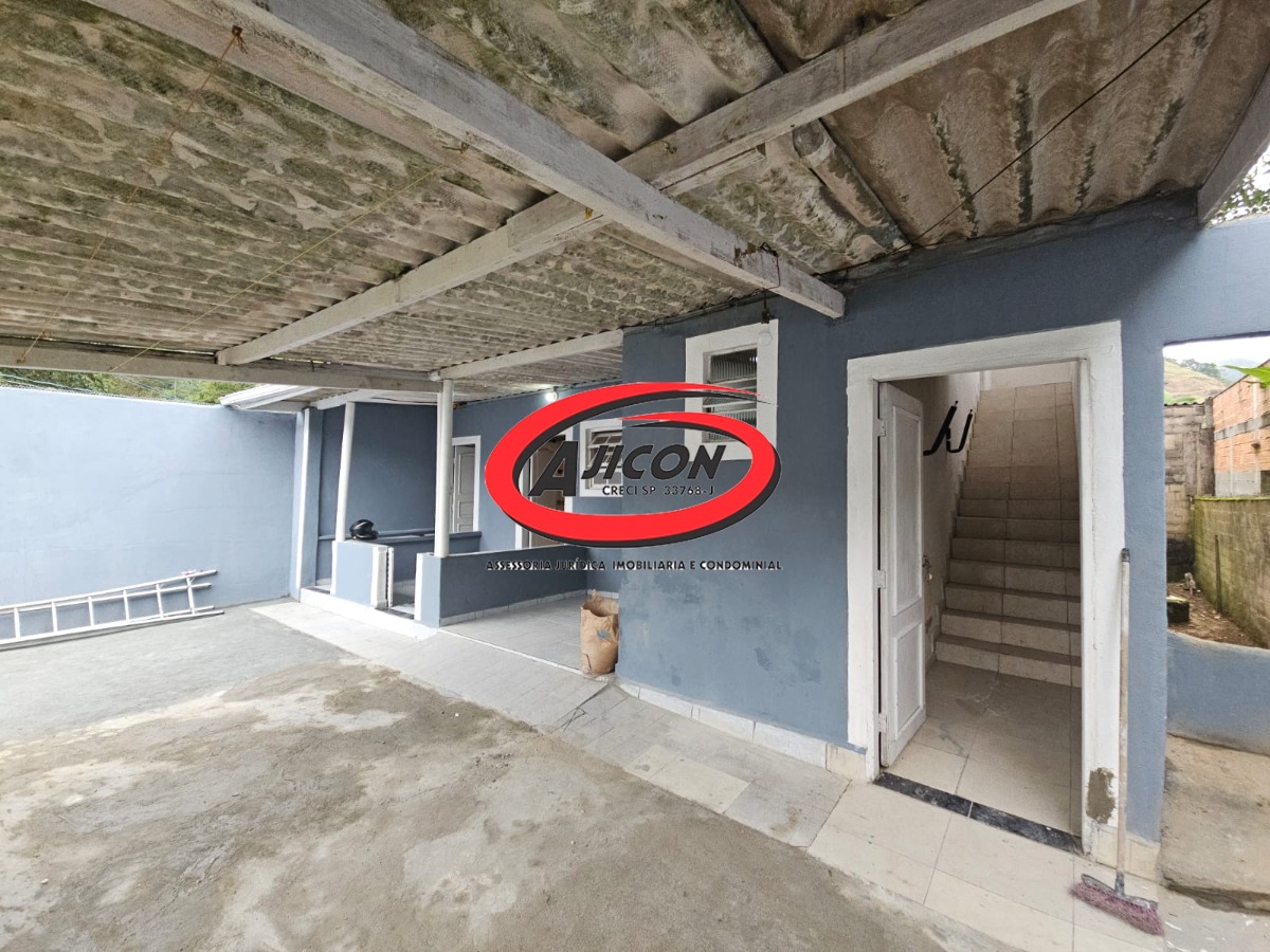 Casa com 04 Dormitórios, Churrasqueira e Espaçoso Quintal no Bairro Ipiranguinha em Ubatuba/SP