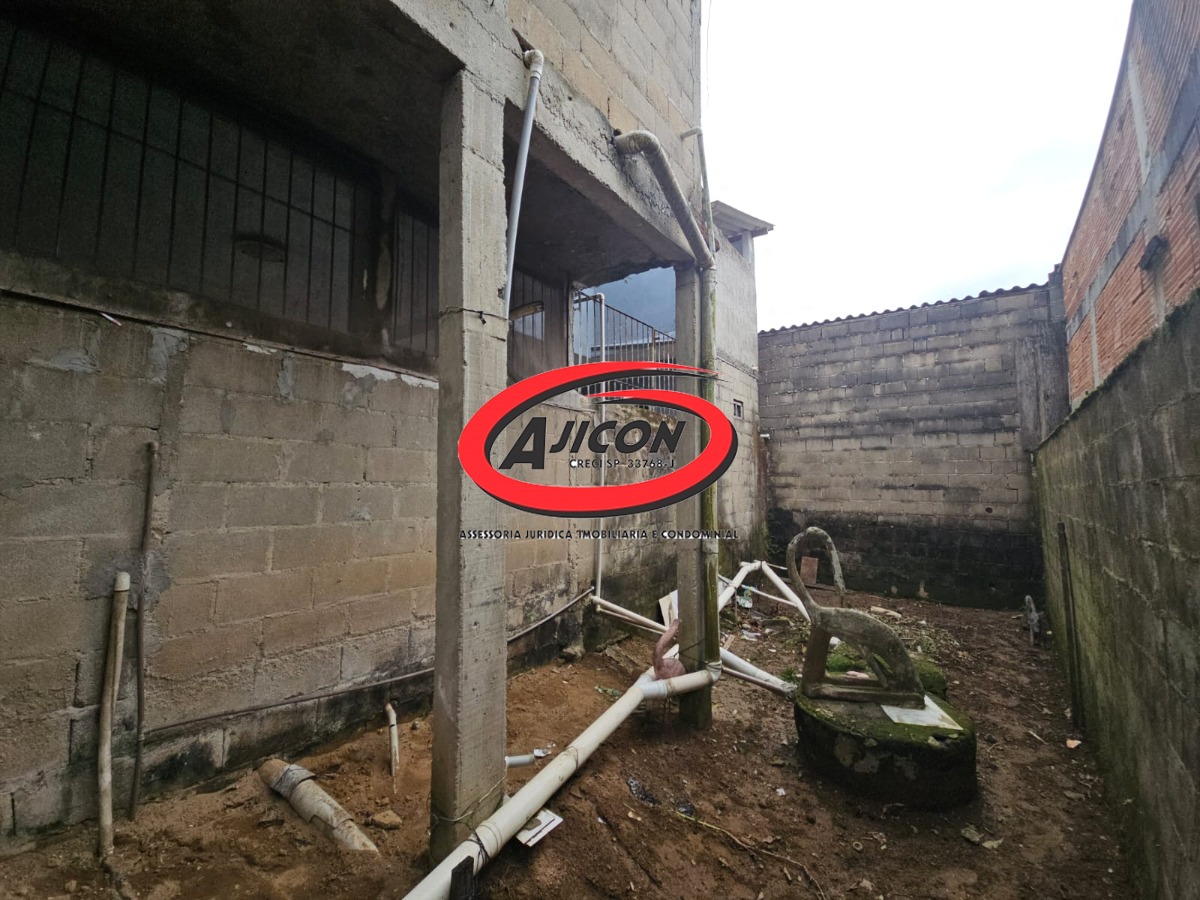 Casa com 04 Dormitórios, Churrasqueira e Espaçoso Quintal no Bairro Ipiranguinha em Ubatuba/SP
