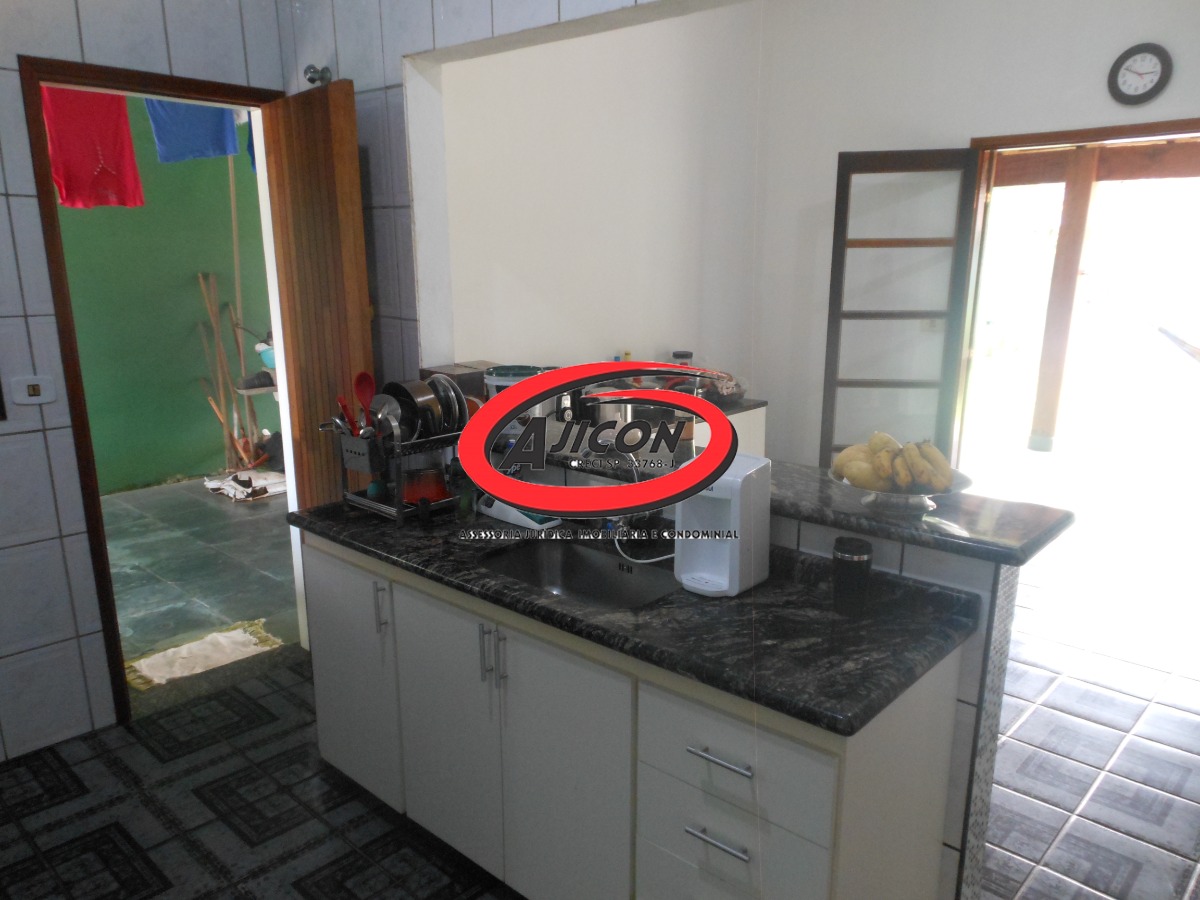 Casa Térrea c/ 03 Dormitórios + Edícula no Bairro Jardim Carolina