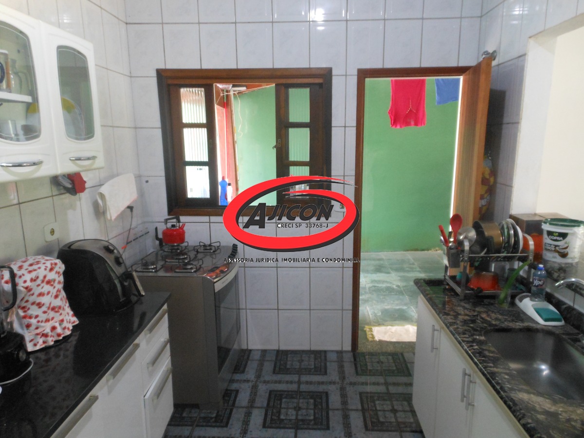 Casa Térrea c/ 03 Dormitórios + Edícula no Bairro Jardim Carolina