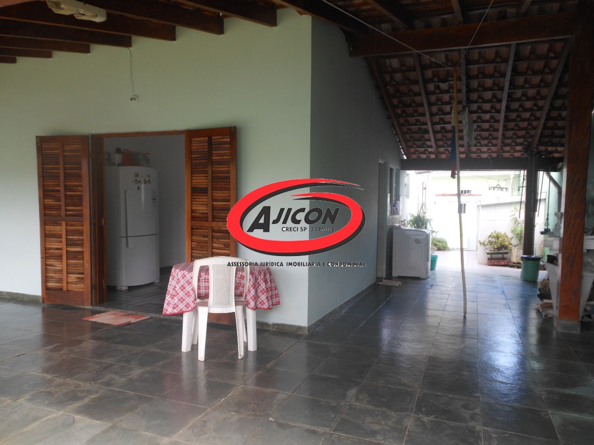 Casa térrea c/ 03 dormitórios edícula no bairro jardim carol