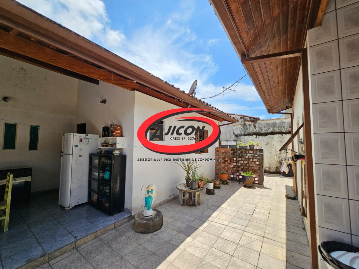 Casa com 03 Suítes + Edícula Próxima ao Projeto Tamar no Itaguá em Ubatuba/SP