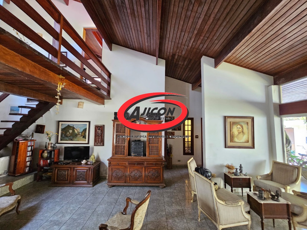 Casa com 03 Suítes + Edícula Próxima ao Projeto Tamar no Itaguá em Ubatuba/SP
