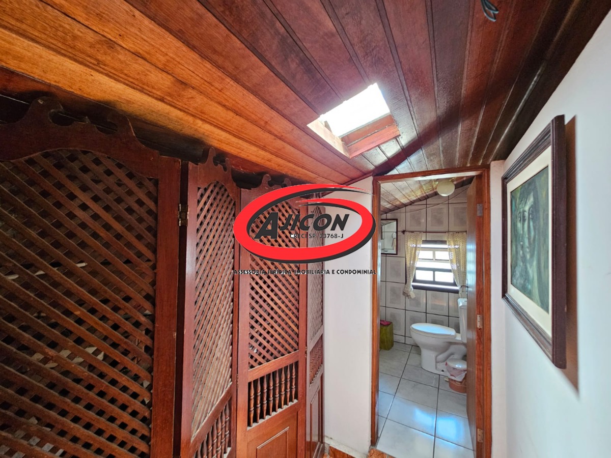 Casa com 03 Suítes + Edícula Próxima ao Projeto Tamar no Itaguá em Ubatuba/SP