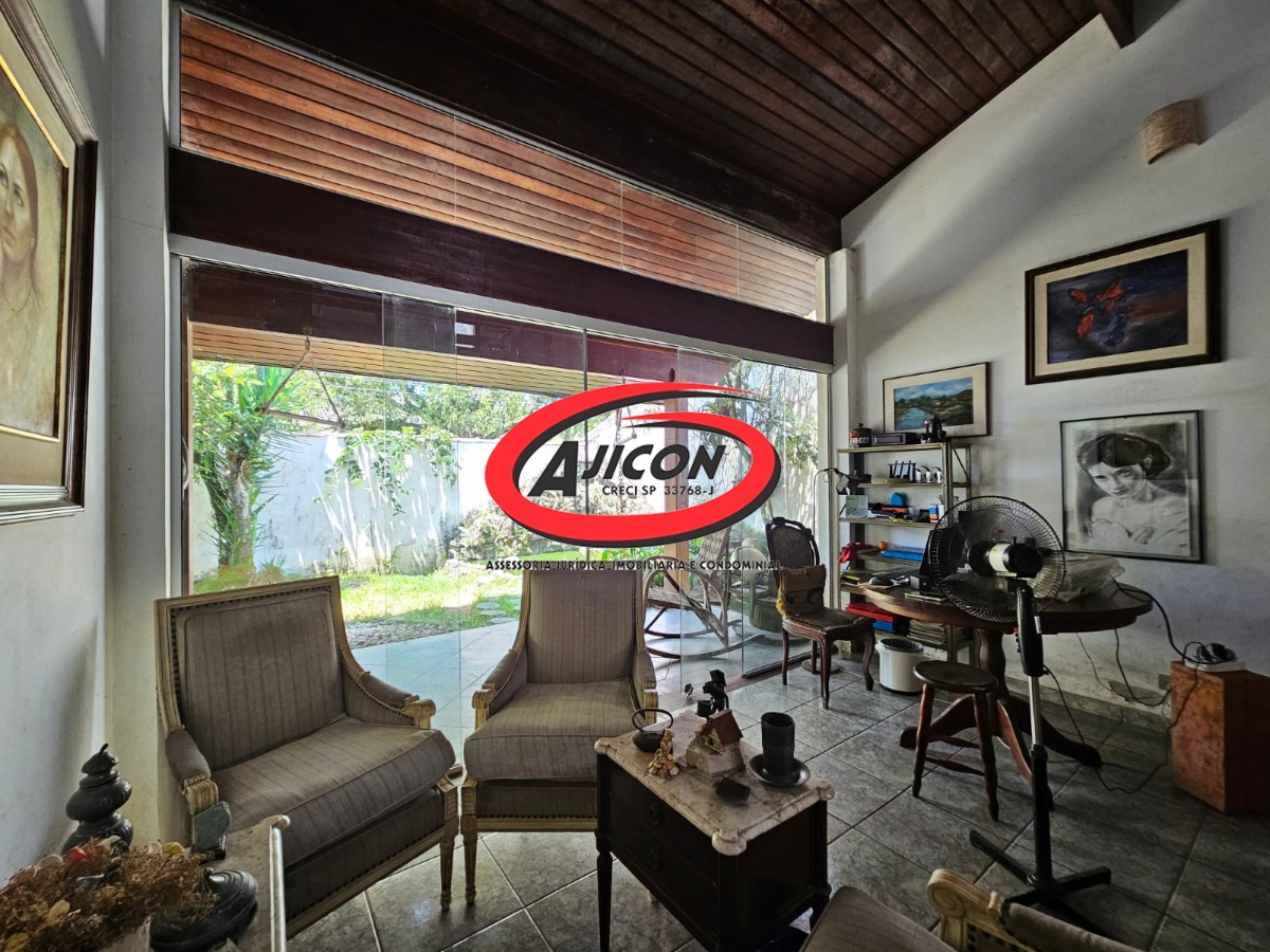 Casa com 03 Suítes + Edícula Próxima ao Projeto Tamar no Itaguá em Ubatuba/SP