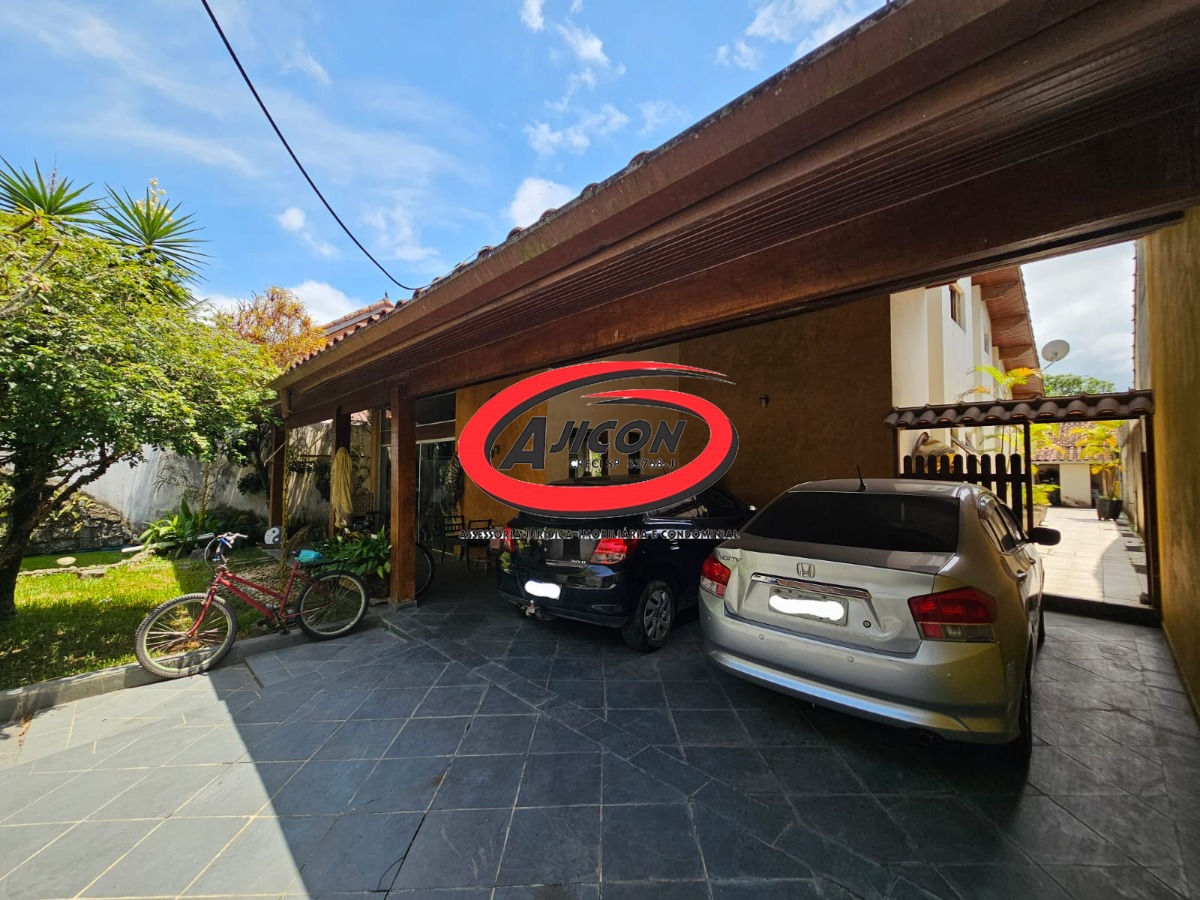 Casa com 03 Suítes + Edícula Próxima ao Projeto Tamar no Itaguá em Ubatuba/SP