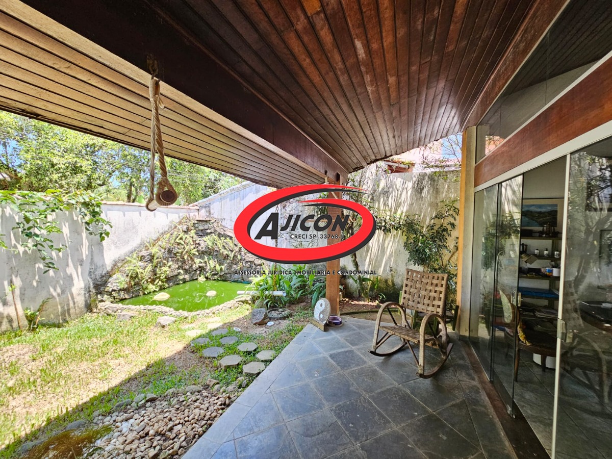 Casa com 03 Suítes + Edícula Próxima ao Projeto Tamar no Itaguá em Ubatuba/SP