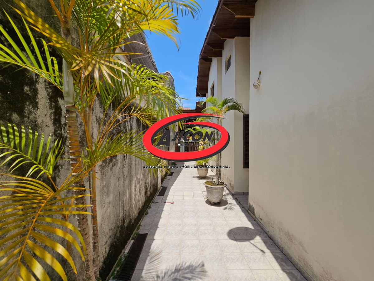 Casa com 03 Suítes + Edícula Próxima ao Projeto Tamar no Itaguá em Ubatuba/SP