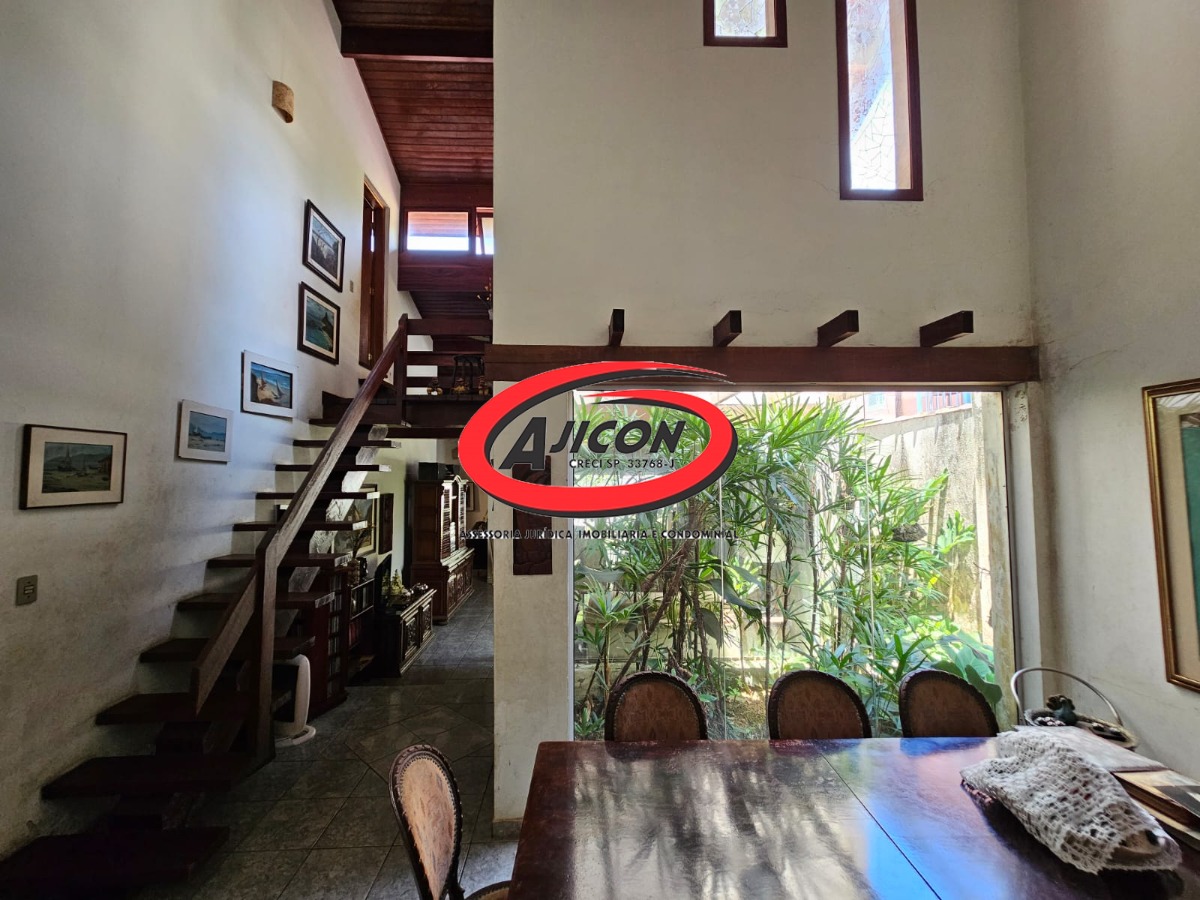 Casa com 03 Suítes + Edícula Próxima ao Projeto Tamar no Itaguá em Ubatuba/SP
