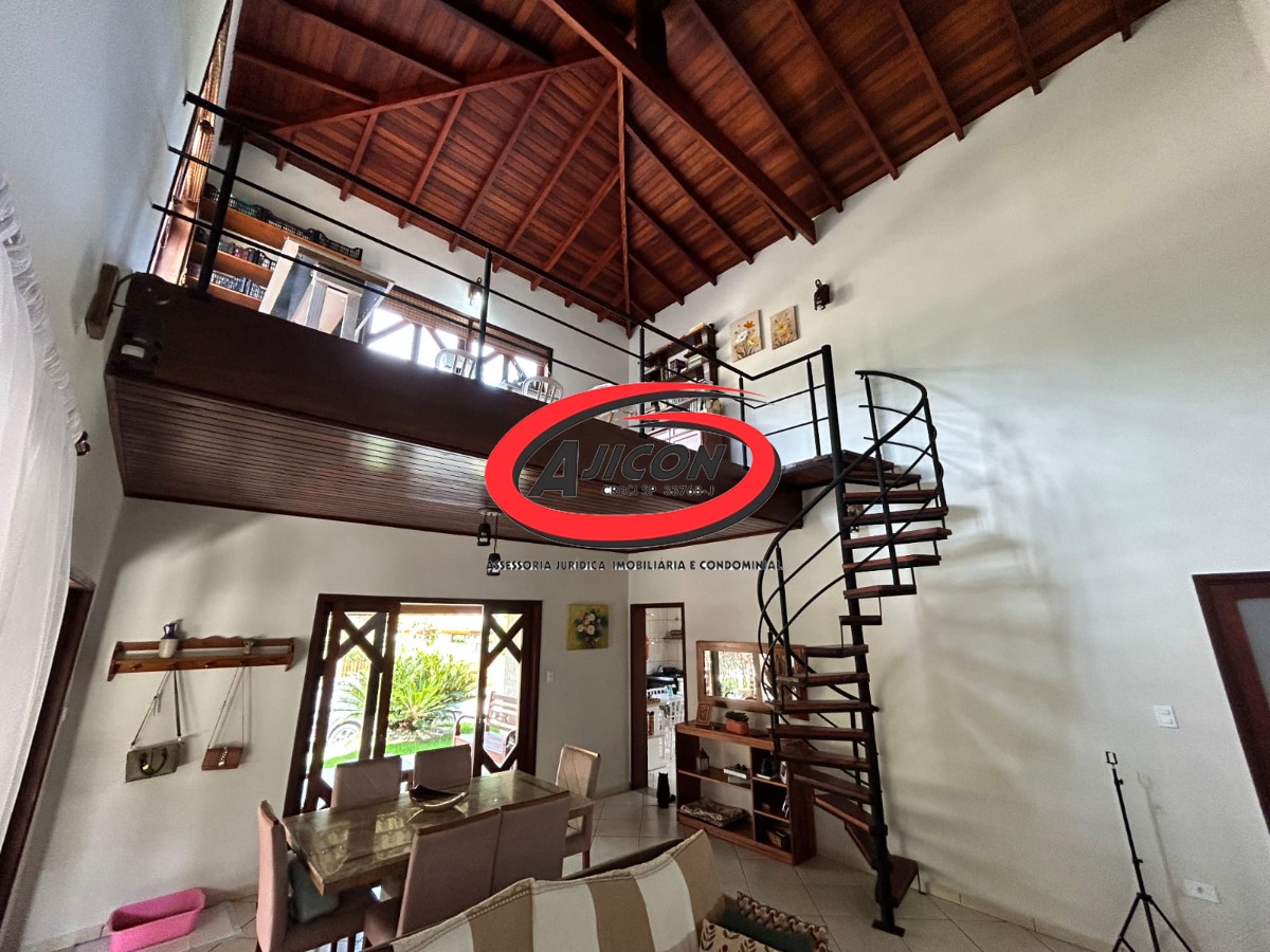 Casa com 03 Dormitórios, Mezanino e Piscina em Condomínio Fechado no Horto, em Ubatuba/SP