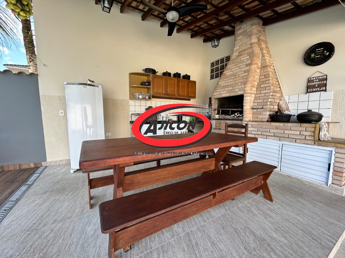 Casa com 03 Dormitórios, Mezanino e Piscina em Condomínio Fechado no Horto, em Ubatuba/SP