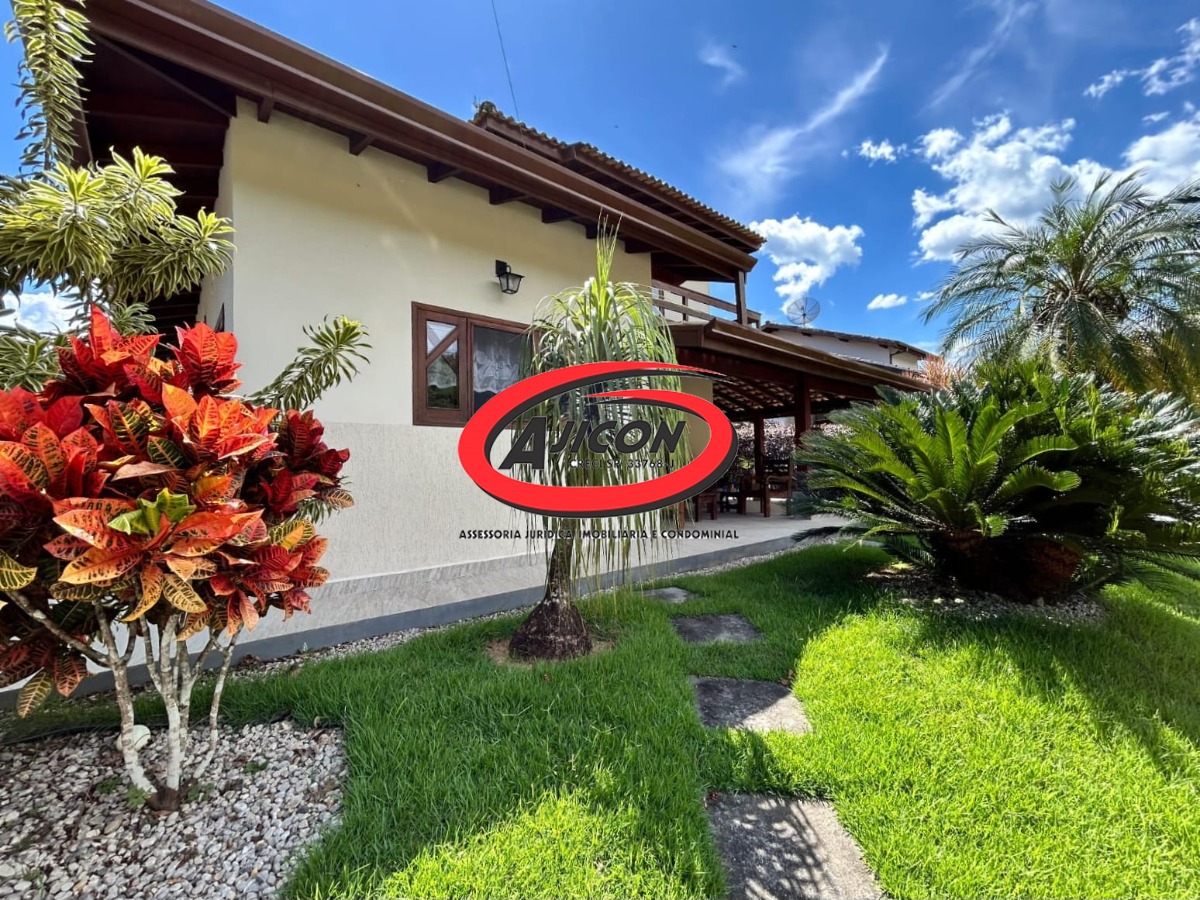 Casa com 03 Dormitórios, Mezanino e Piscina em Condomínio Fechado no Horto, em Ubatuba/SP