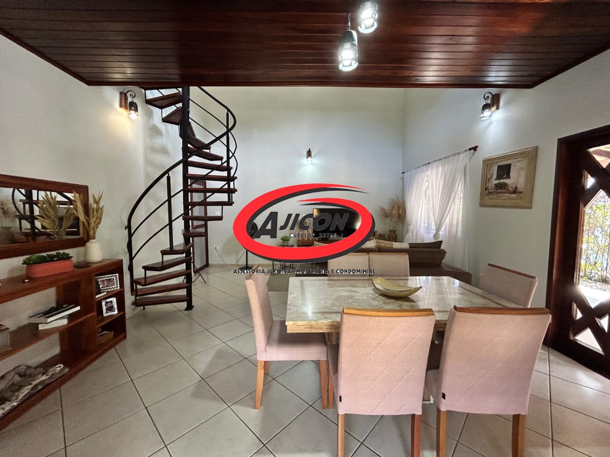 Casa com 03 Dormitórios, Mezanino e Piscina em Condomínio Fechado no Horto, em Ubatuba/SP